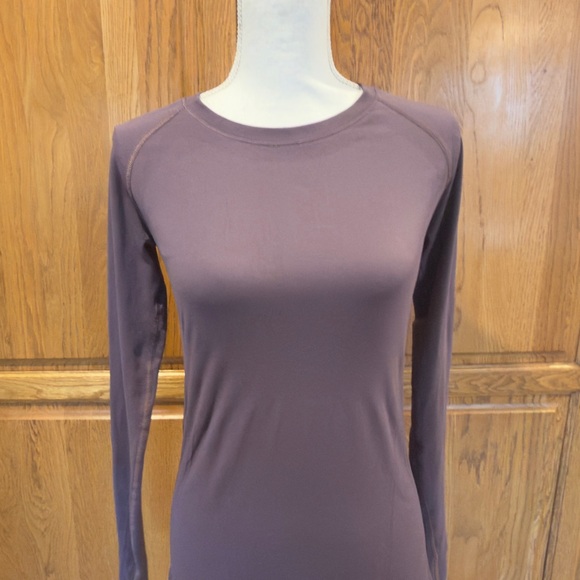 Athleta Tops - ATHLETA  momentum Long Sleeve Seamless Active Top!